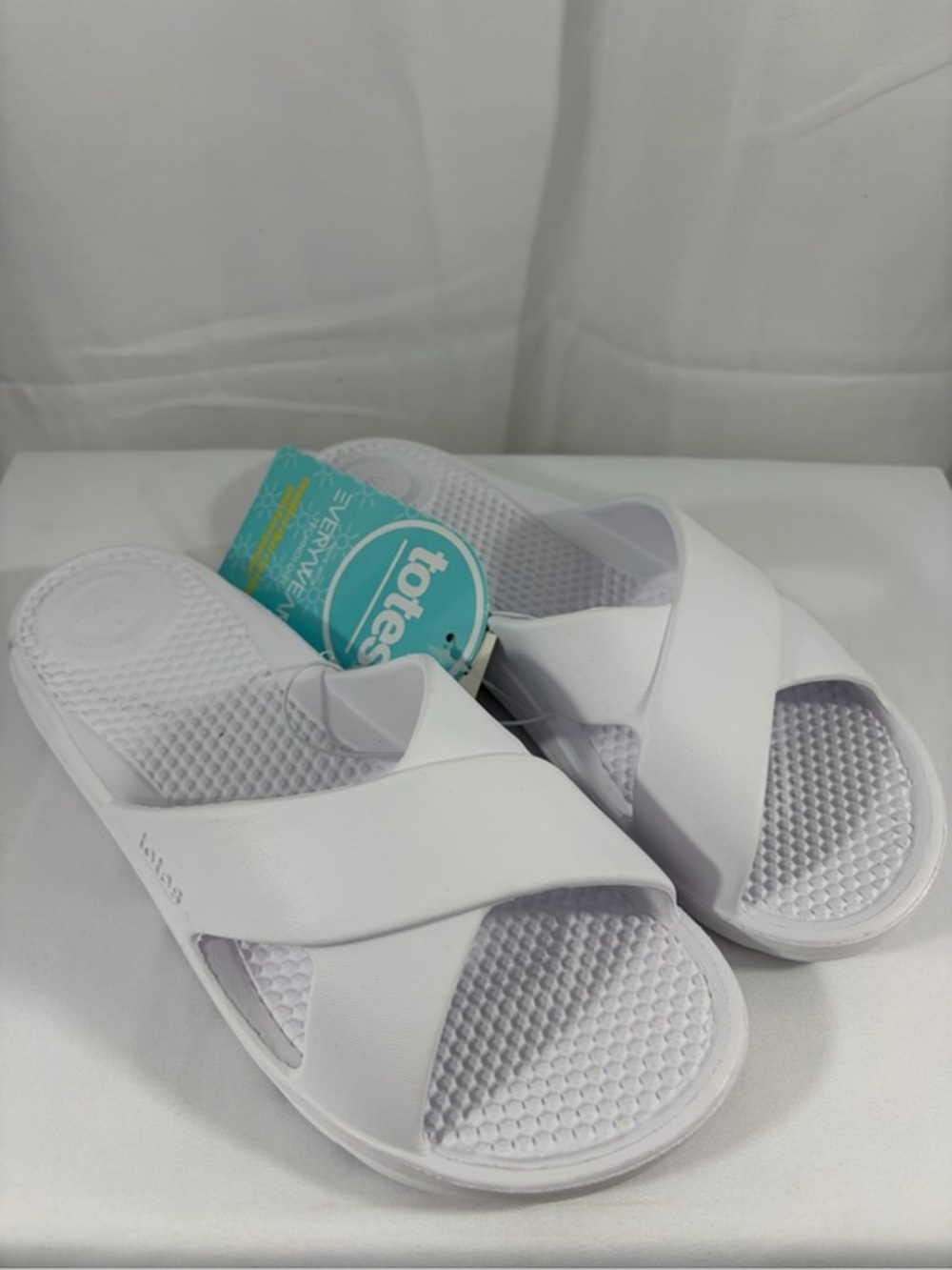 NWT totes Women’s Size 7 White Slide Sandals